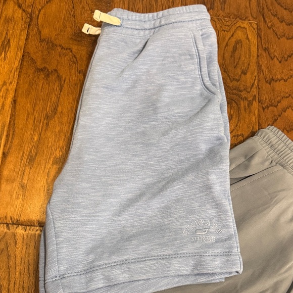 Vineyard Vines Gray Kids performance Shorts size M NWT 2 pair - Picture 3 of 6